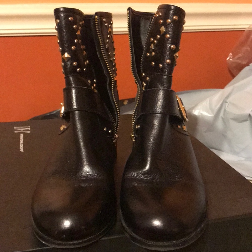 Boots - Picture 2 of 5